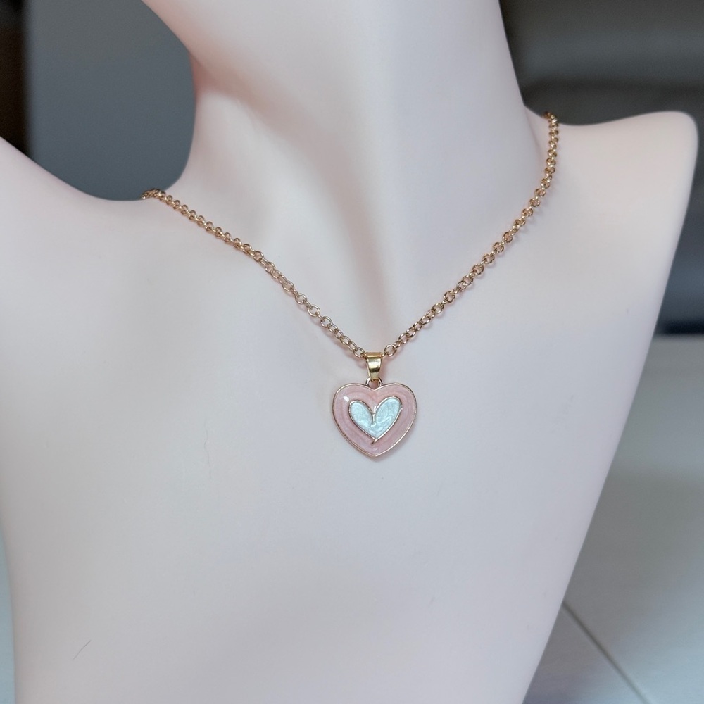 ⚜️ Heart Pendant Necklace in Pink and Gold - Picture 3 of 8